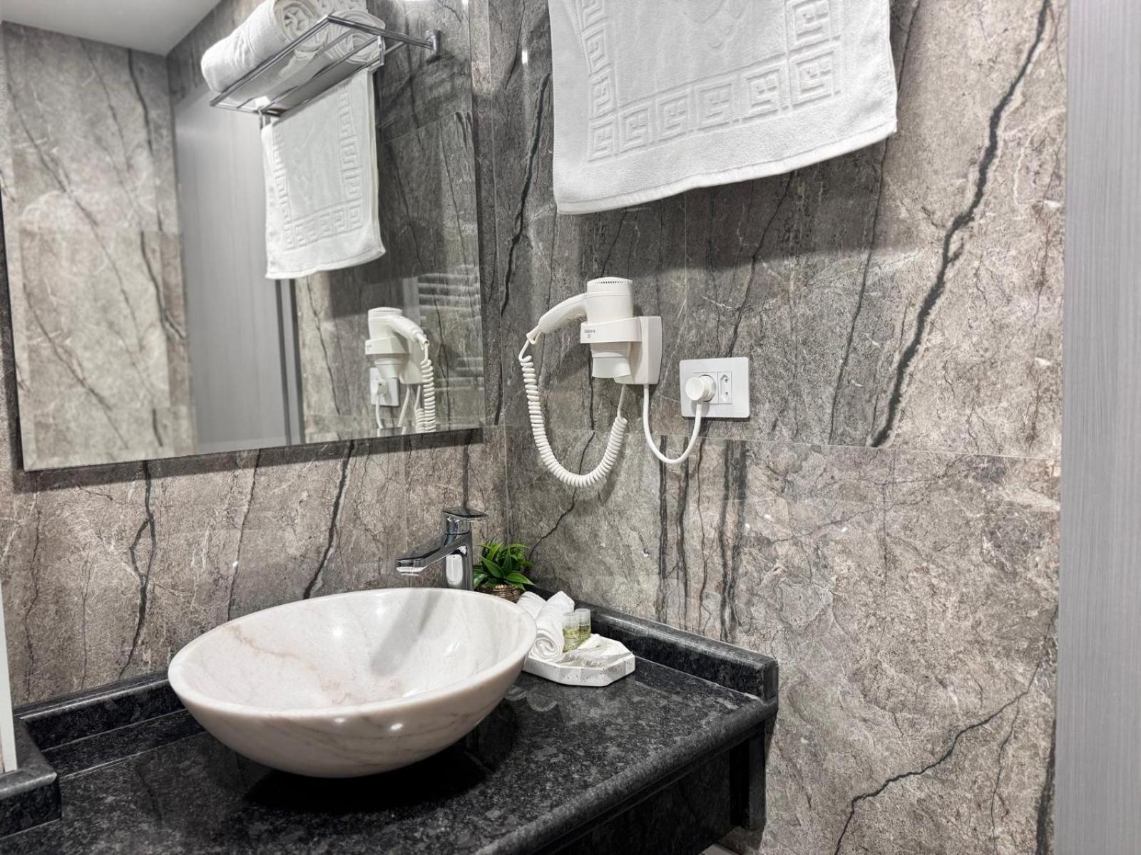 Hanul Domnesc Imperial Hotel & Spa Calan ภายนอก รูปภาพ